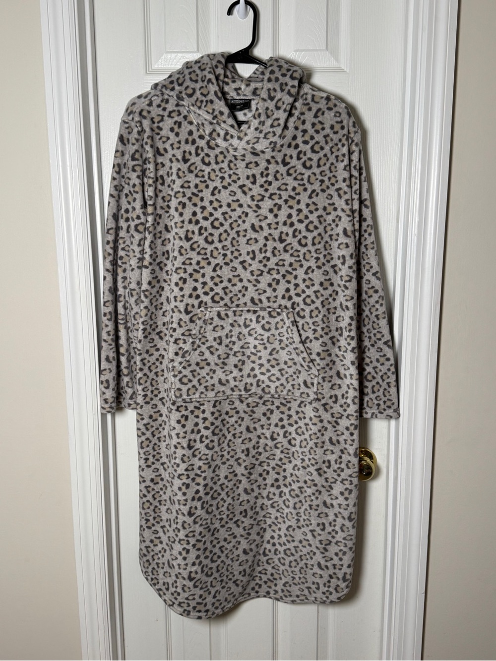32 Degrees Heat Hooded Plush Sleep Lounger Gray Leopard L/XL